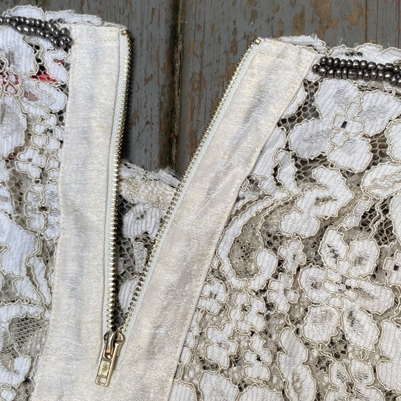 V Christina White Fitted Floral Embroidered Blouse with embellished neckline - Picture 5 of 9